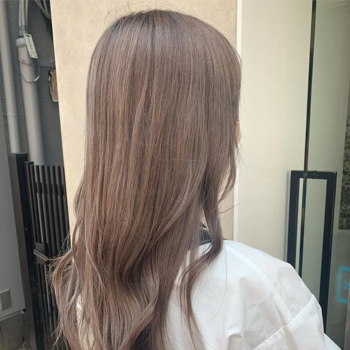ロング カラー ベージュカラー ブリーチ ミルクティーベージュ Kureha/ネイル トレンドヘアのマツエク・マツパデザイン