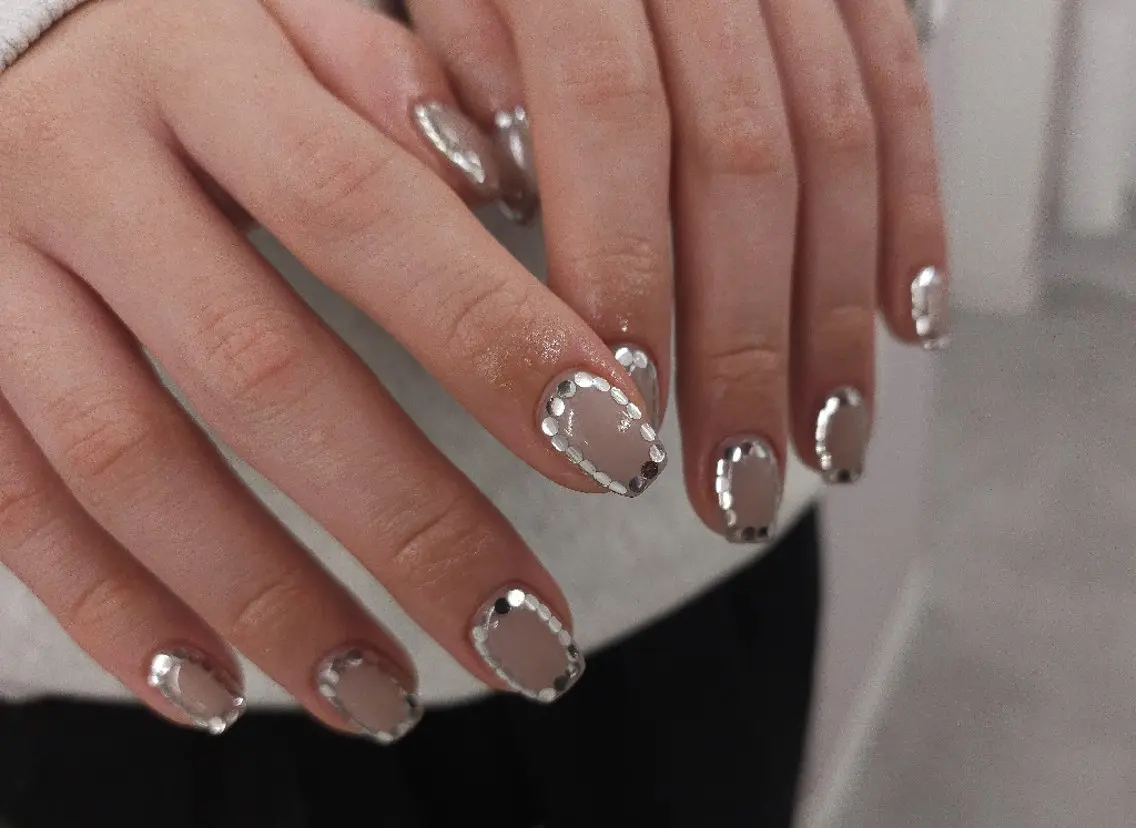 ネイル ジェルネイル ホログラムネイル ミラーネイル パラジェル 冬ネイル puku nail 🌼kazu🌼のネイルデザイン