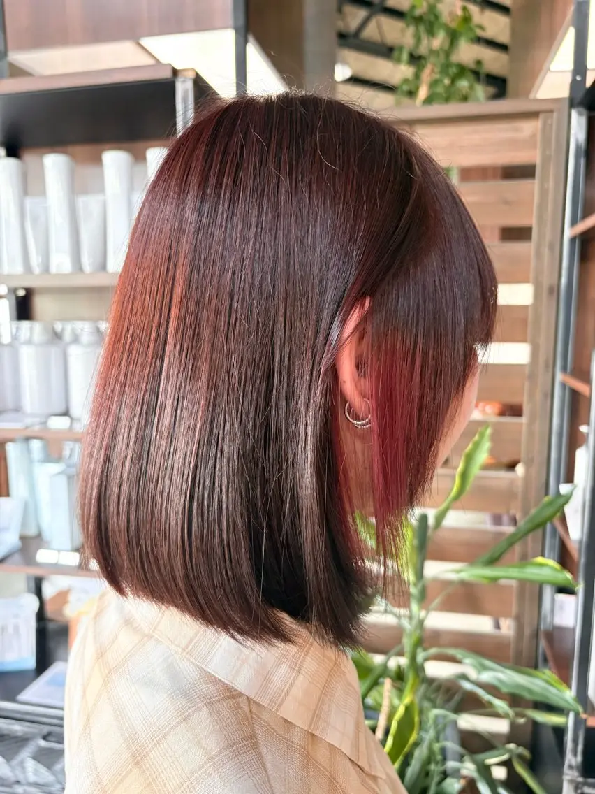 ショート カラー ピンクカラー ボブ 長谷川 結莉華のヘアスタイル