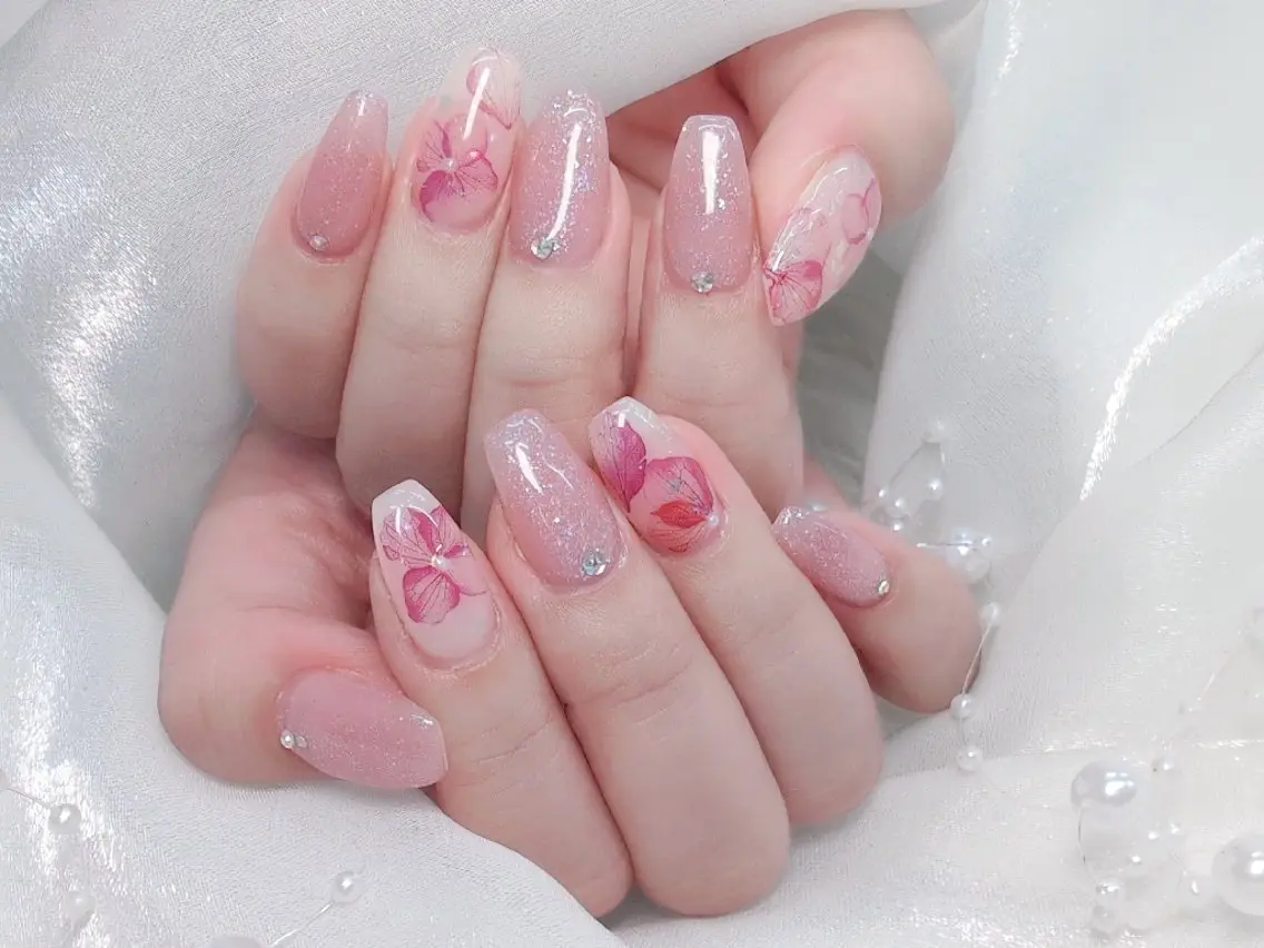 ネイル 長さ出し ジェルネイル キラキラネイル ラメ(グリッター) ニュアンスネイル Chouette Nailのネイルデザイン