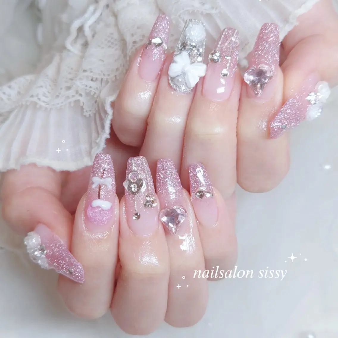 ネイル キラキラネイル 春ネイル ハンドネイル sissy hatsuneのネイルデザイン