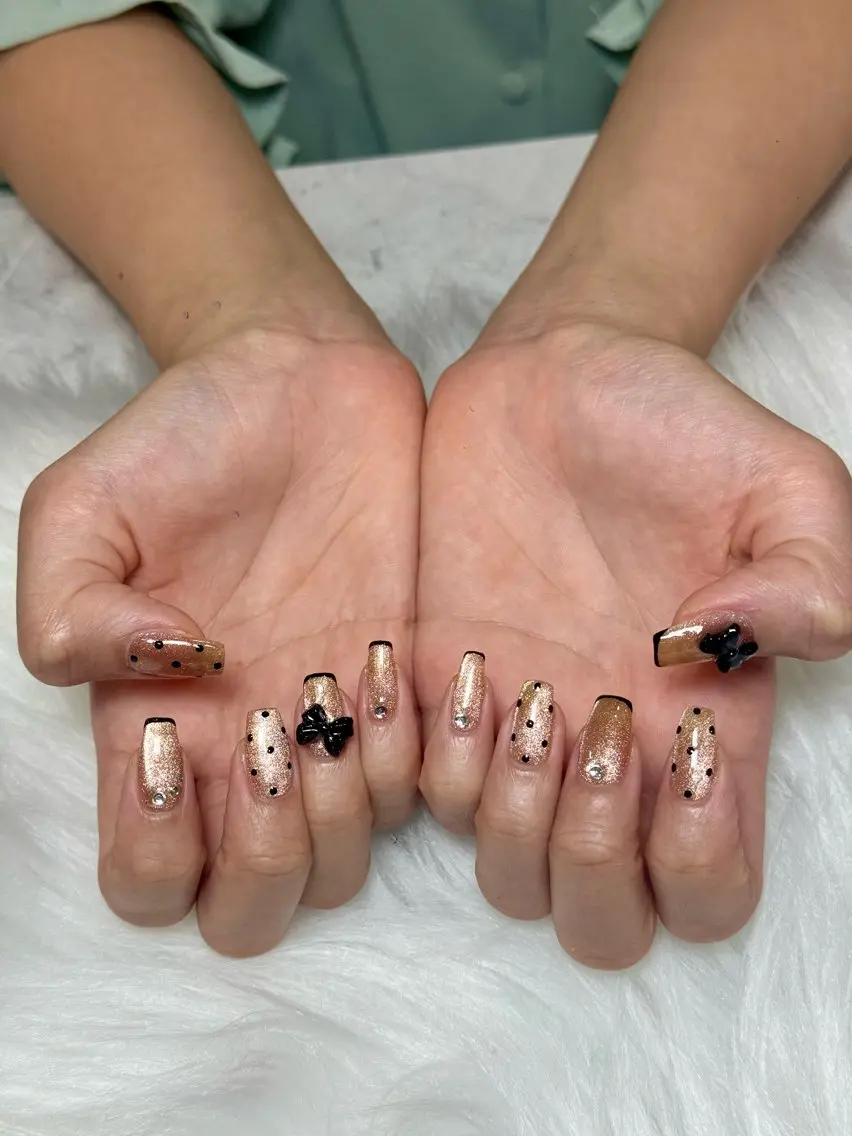 ネイル チークネイル ドット フットネイル フレンチネイル グラデーション ハンドネイル ハンドケア Aria Nail Beautyのネイルデザイン