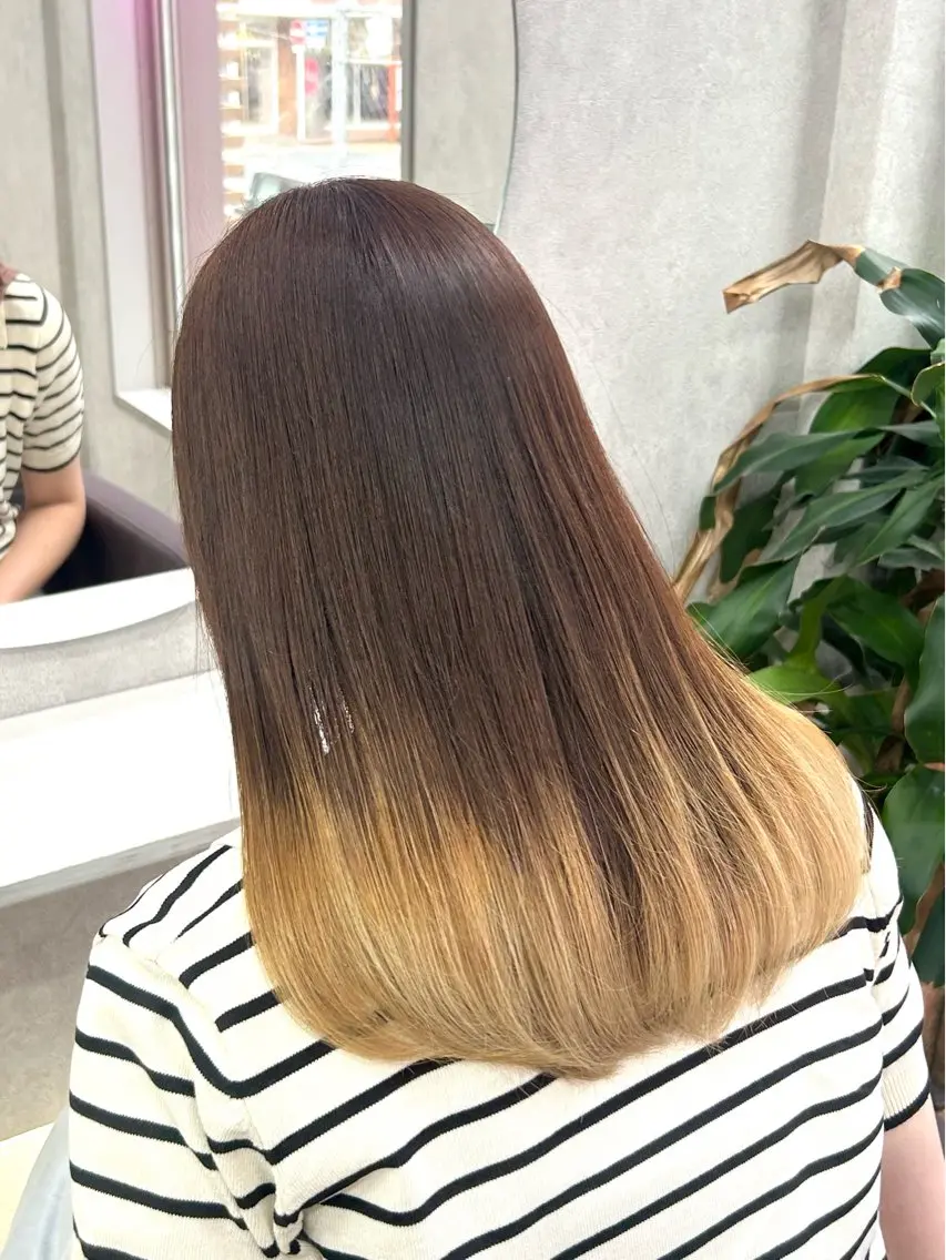セミロング ヘアカラー 澤木 愛美のヘアスタイル