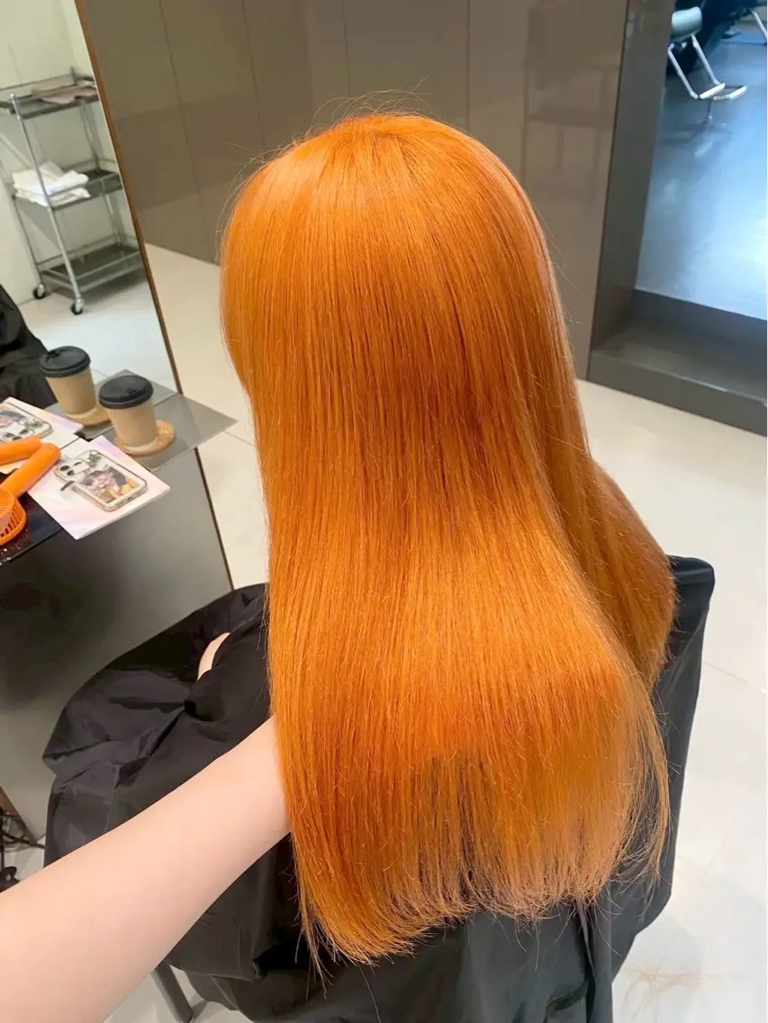 カラー ブリーチ オレンジ ヘアカラー カラーモデル 🍬Sena🐩のヘアスタイル