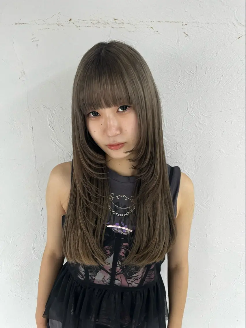 ロング カラー グレージュ 顔まわりレイヤー レイヤーカット カット ヘアカラー トリートメント レイヤーカット/ブラ ウンカラー/河野凜のヘアスタイル
