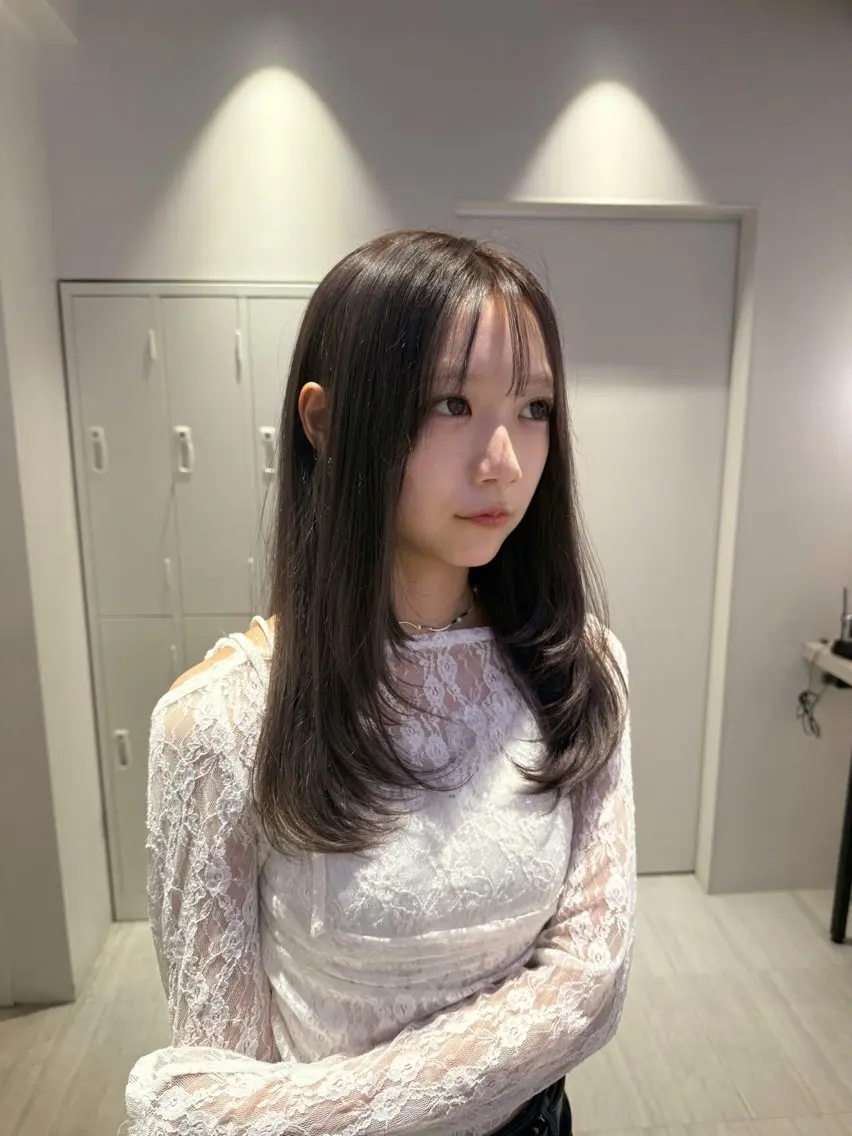 セミロング カラー ブリーチ グレージュ カット ヘアカラー akira iconのヘアスタイル