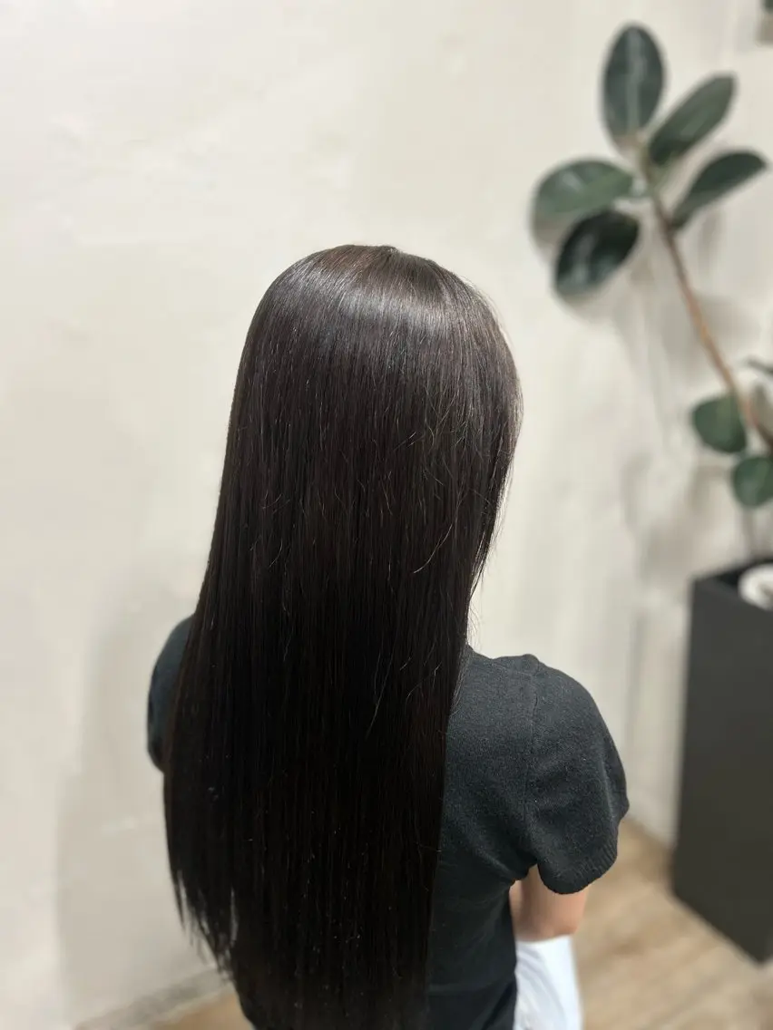 ロング カラー 黒髪 ヨシタニ ヒナタのヘアスタイル