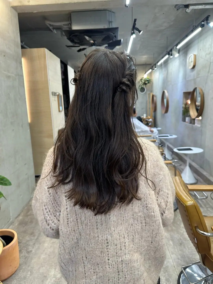 ロング カラー ヘアアレンジ ハーフアップ ベージュカラー ブリーチ ブラウンカラー ケアブリーチ カットモデル募集中 ／HARUKA🎀のヘアスタイル