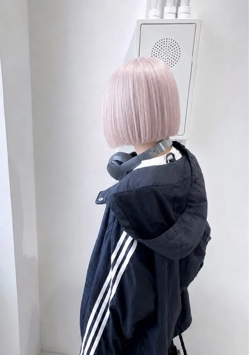 ショート カラー ブリーチ 似合わせカット Muミュー/ブリーチ ハイトーン　Wカラーのヘアスタイル