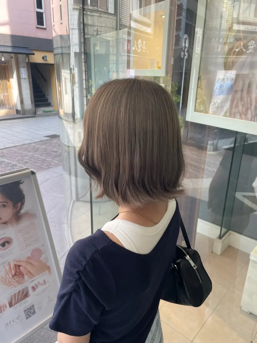 ミディアム カラー ブリーチ グレージュ オリーブカラー オリーブグレージュ オリーブグレー ヘアカラー トリートメント decor 🪩 sara☆のヘアスタイル
