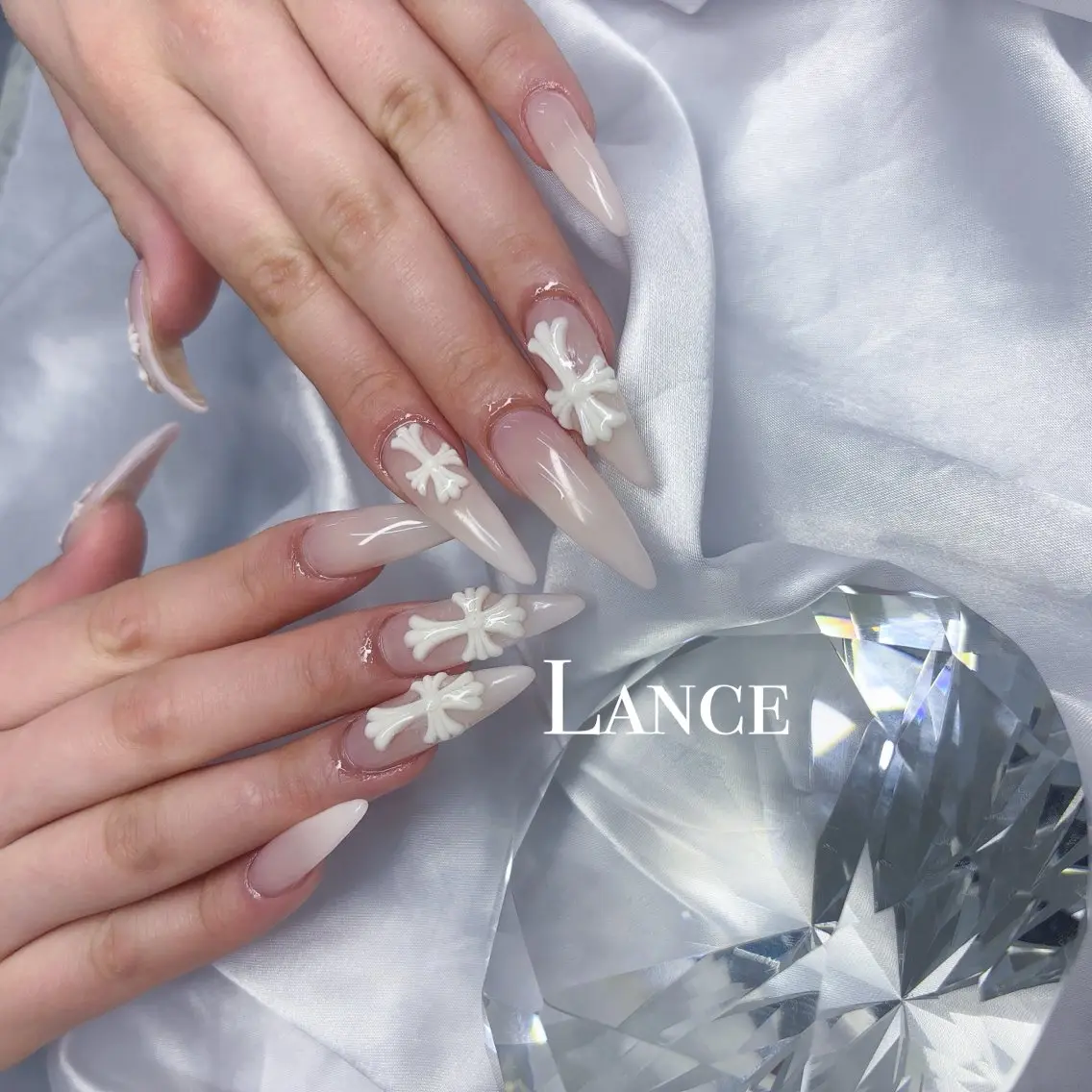 ネイル オーロラネイル フットネイル フレンチネイル ガラスフレンチ 氷ネイル・うるうるネイル ハンドネイル Lance nailのネイルデザイン
