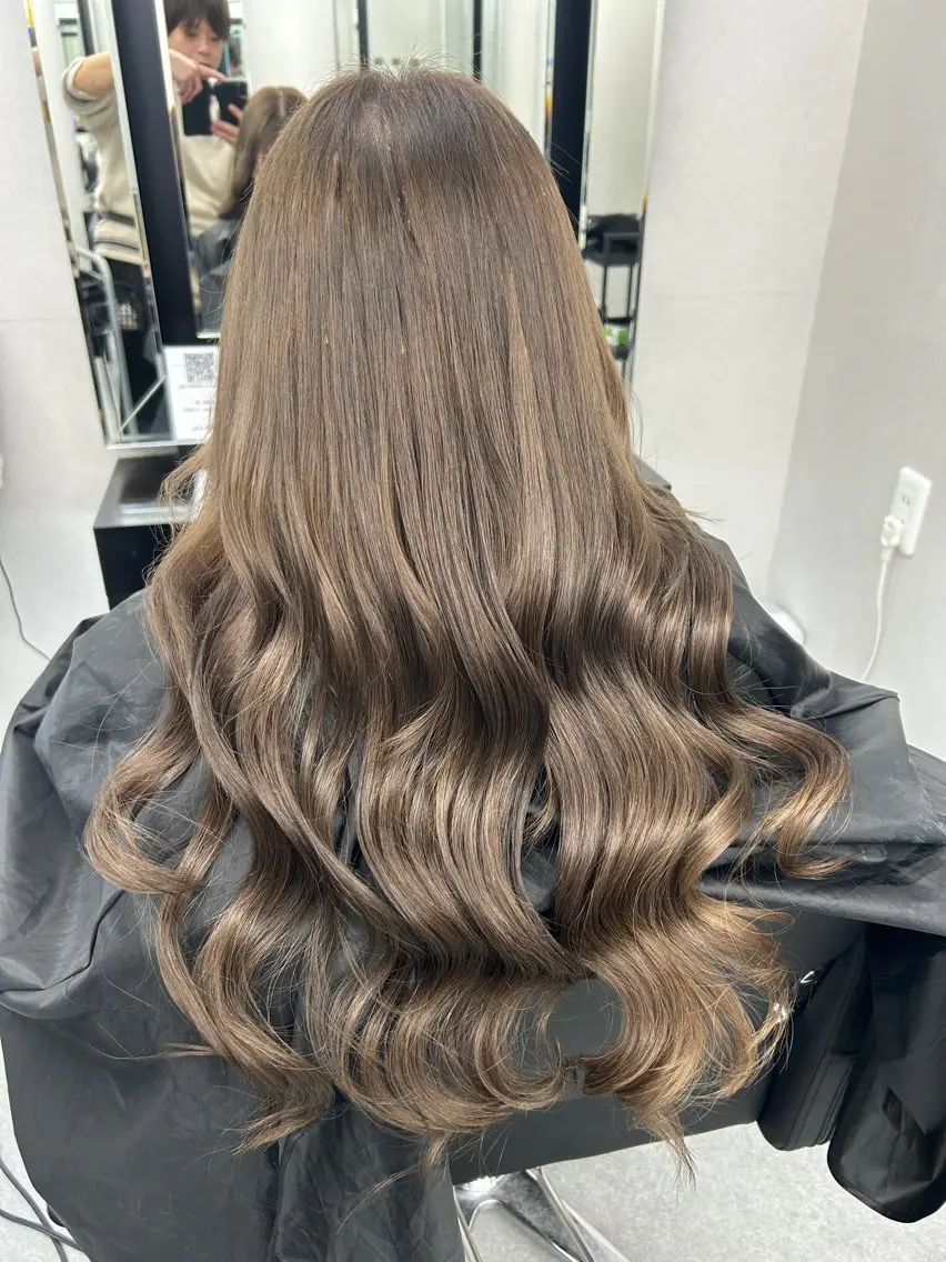 ロング カラー シールエクステ バレイヤージュ ハイライトカラー エクステ ハイライト カット ヘアカラー トリートメント エクステ ヘアセット レイヤー/エクステ alpha下妻のヘアスタイル