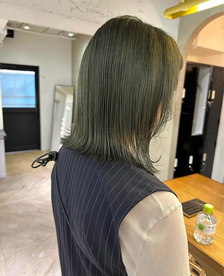 ミディアム 似合わせレイヤー ＆縮毛矯正のヘアスタイル