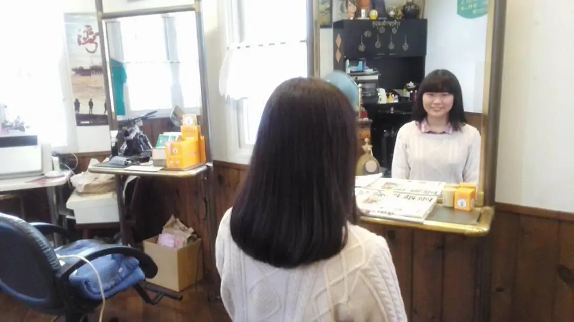 セミロング カット 井上 和久のヘアスタイル