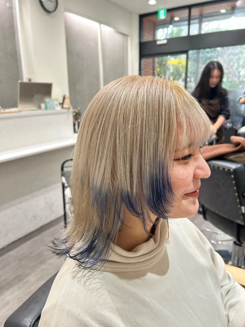 ミディアム カラー ヘアアレンジ ブルーカラー デザインカラー ウルフカット cocotte 💟草間紫音💟のヘアスタイル