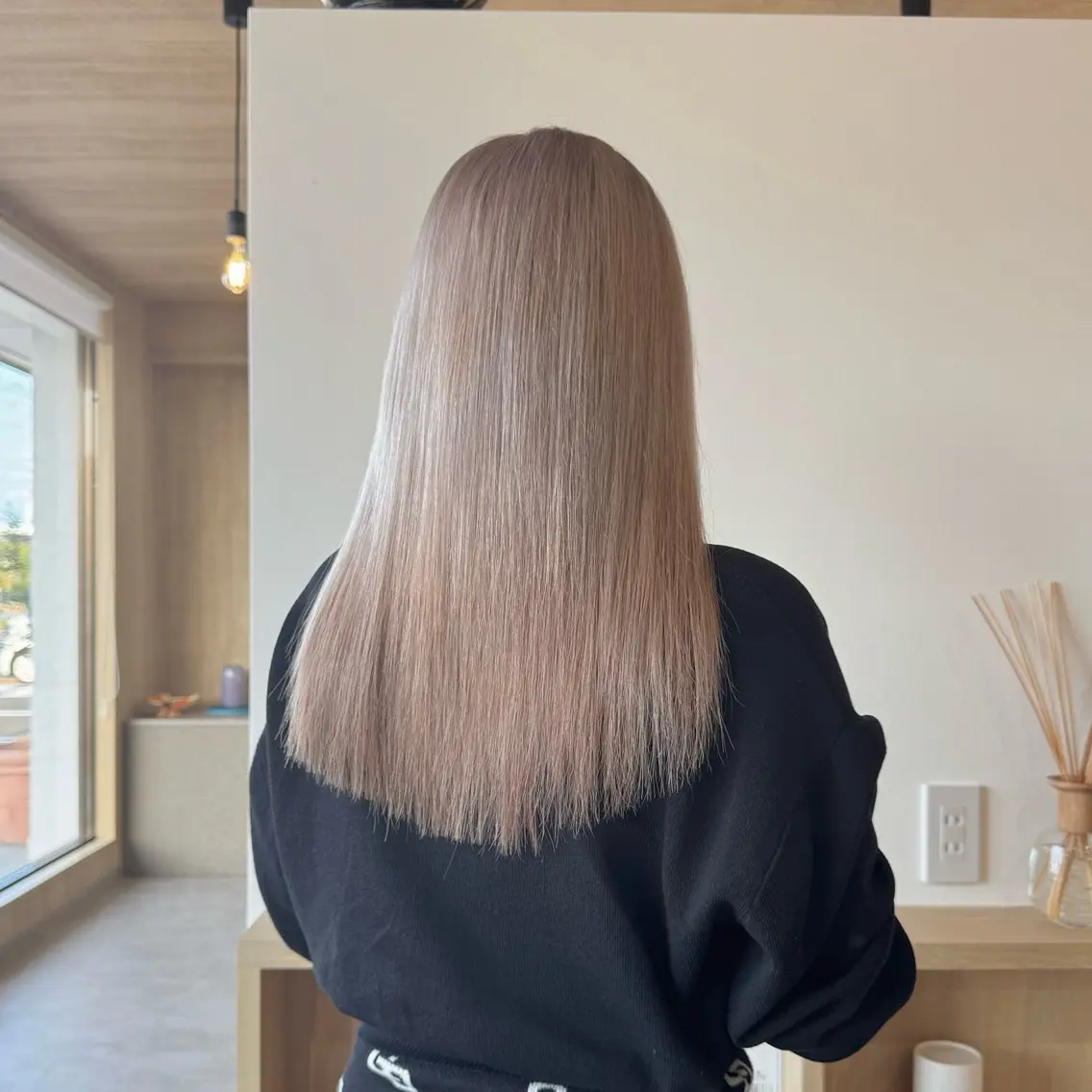 セミロング カラー ベージュカラー ブリーチ ケアブリーチ 透明感カラー ダブルカラー kosuke 表参道のヘアスタイル