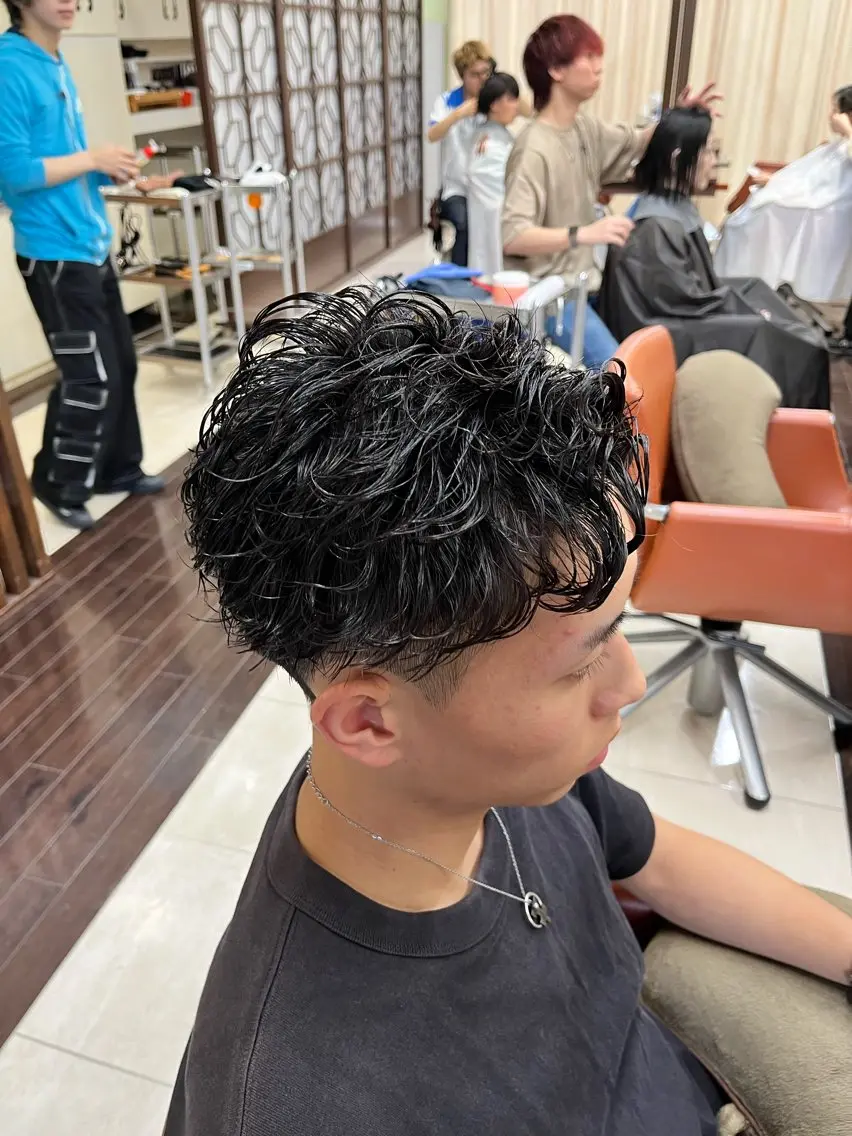 ショート パーマ メンズ メンズパーマ 刈り上げ ショートヘア ニュアンスパーマ 🧊メンズ特化🧊 高木航希のヘアスタイル