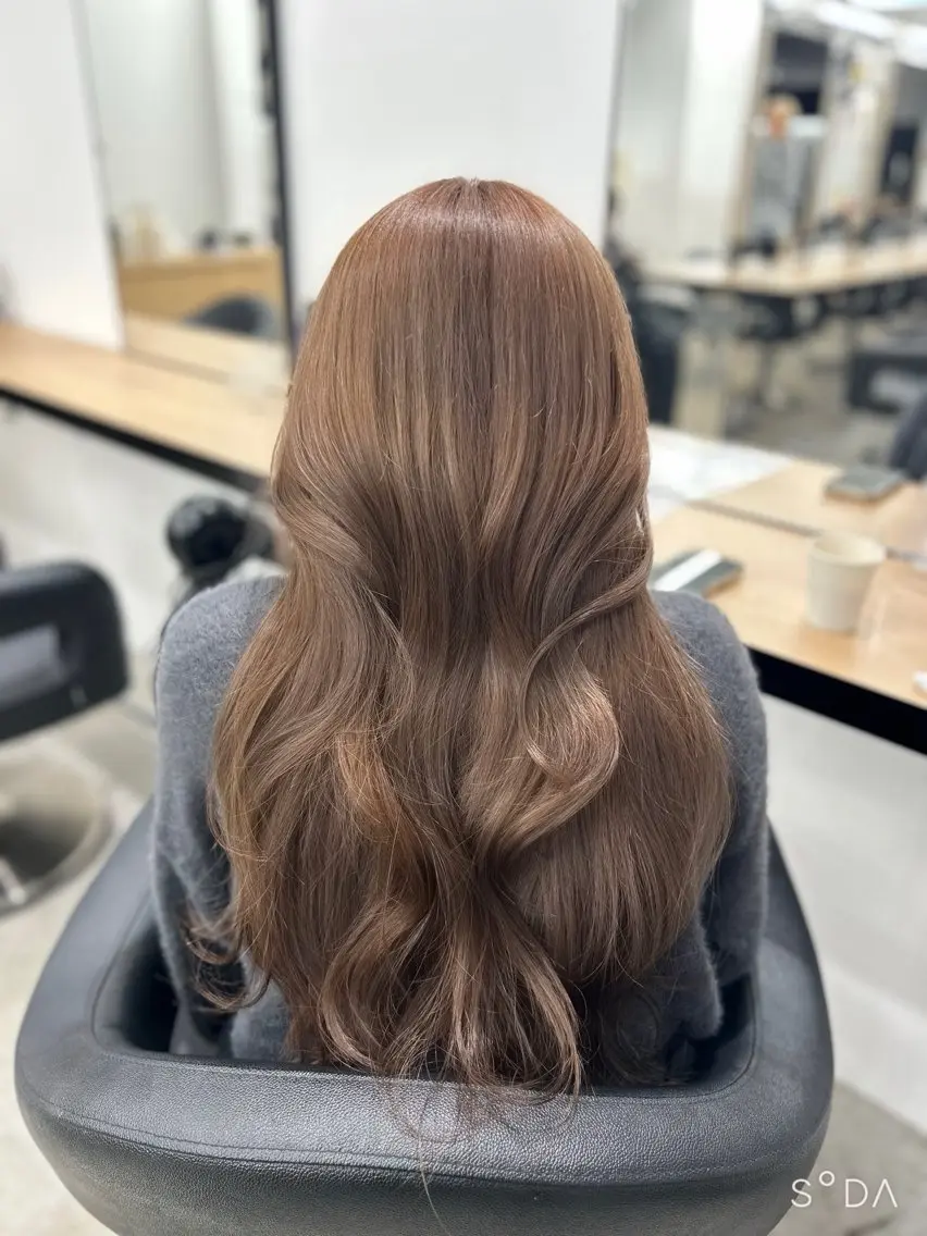 ロング カラー ベージュカラー ブリーチ ダブルカラー ブリーチなしカラー ヘアカラー トリートメント ヘッドスパ ヘアセット YUKA🤍ベージュ /ミルクティーのヘアスタイル