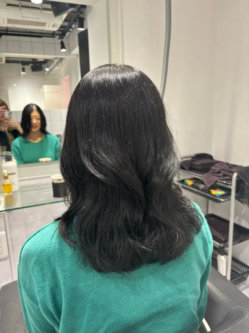 セミロング カラー 表参道♡暗髪♡ 艶カラー♡アユミのヘアスタイル