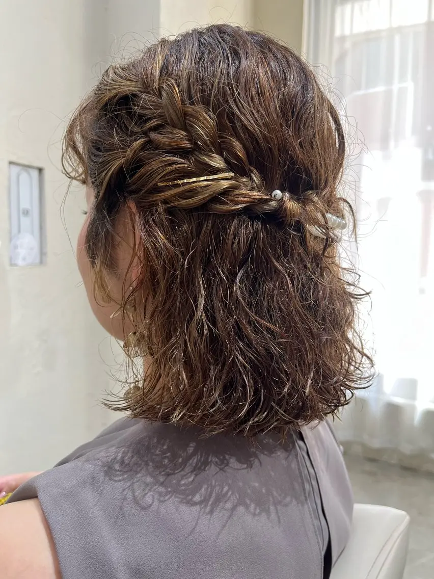 ヘアアレンジ ヘアセット ハイトーンカラー🩵 耳ツボジュエリー👂のその他イメージ