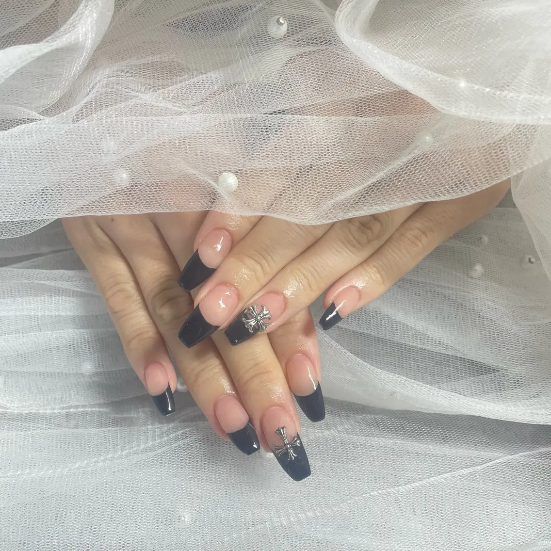 ネイル フレンチネイル シルバー ハンドネイル Chul Nail 愛莉のネイルデザイン