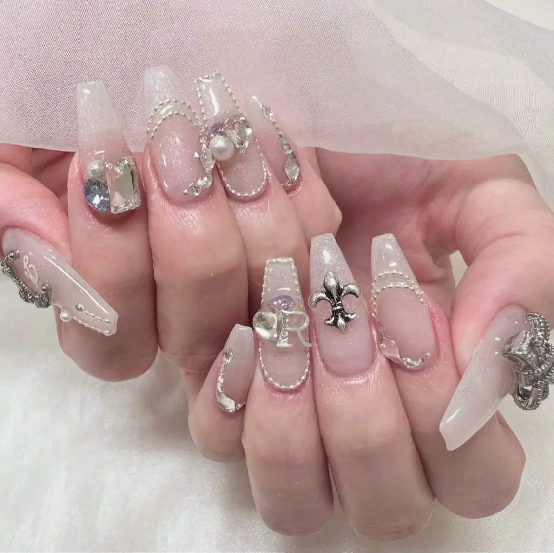 ネイル グラデーション キラキラネイル ワンカラーネイル 冬ネイル Jenn Nail Salonのネイルデザイン
