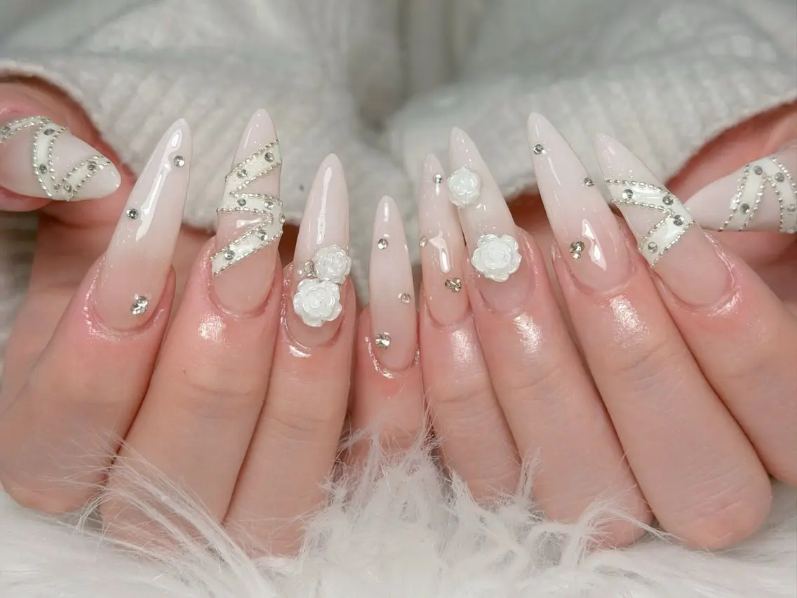 ネイル アートネイル オーロラネイル フラッシュネイル フレンチネイル ジェルネイル ハンドネイル Luci Nail Shinokuboのネイルデザイン