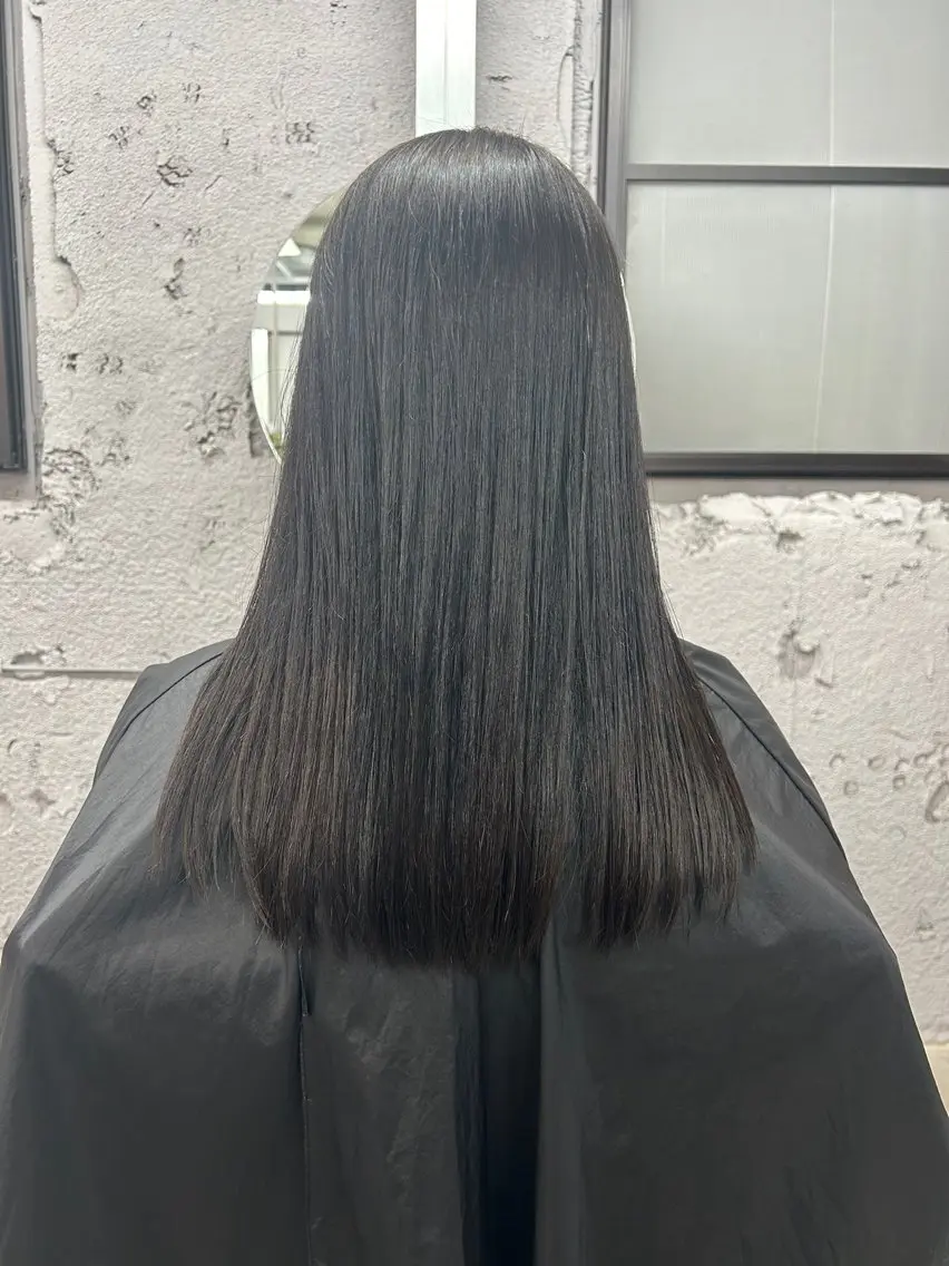 セミロング カラー グレージュ en 岩立朱栞🕊️のヘアスタイル