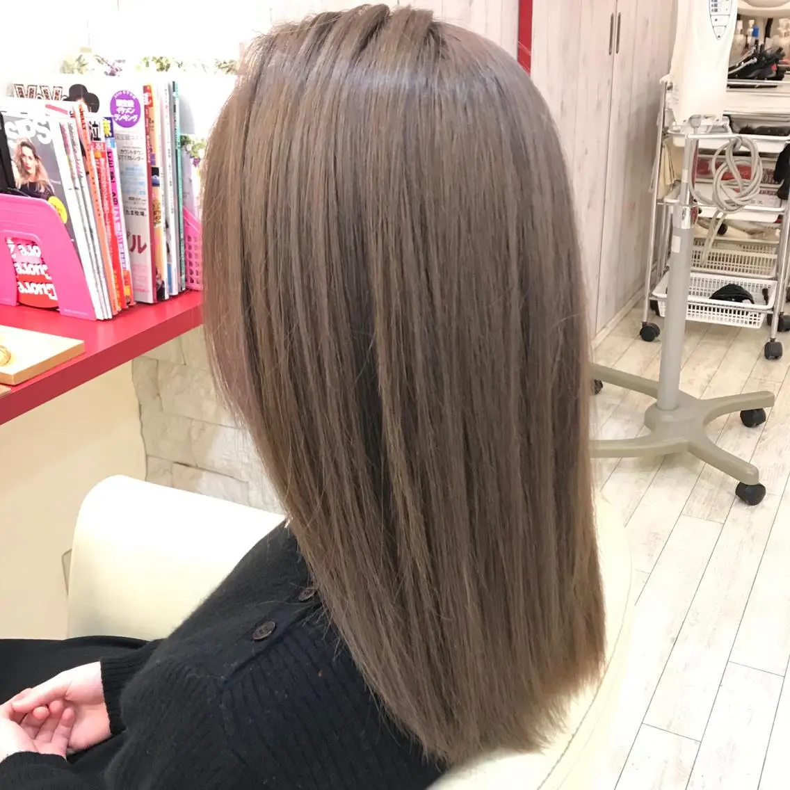 セミロング カラー アッシュ ベージュカラー 櫻井 なんなのヘアスタイル