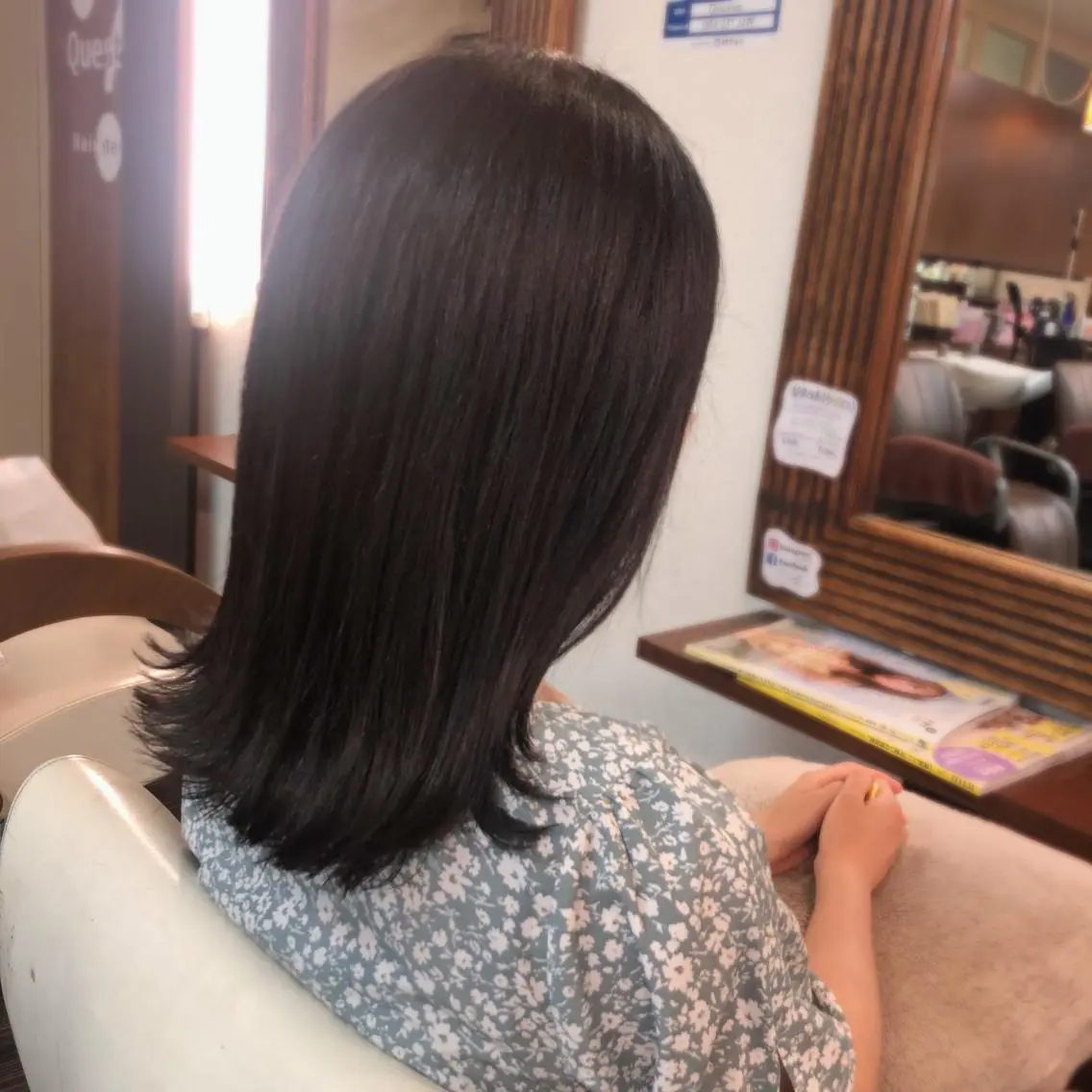 セミロング カラー ヘアカラー トリートメント 山崎 絵莉香のヘアスタイル