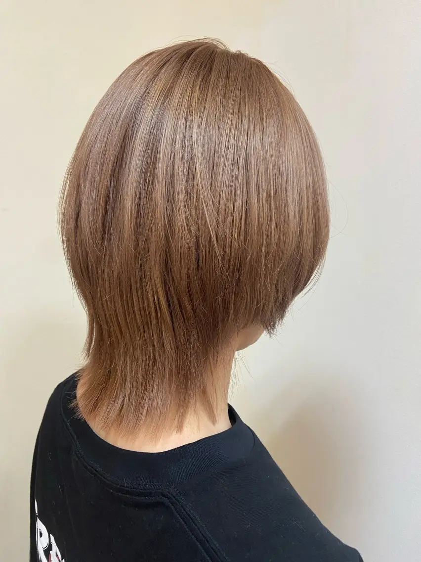ショート カラー ベージュカラー ブリーチ 沖山 雄一のヘアスタイル