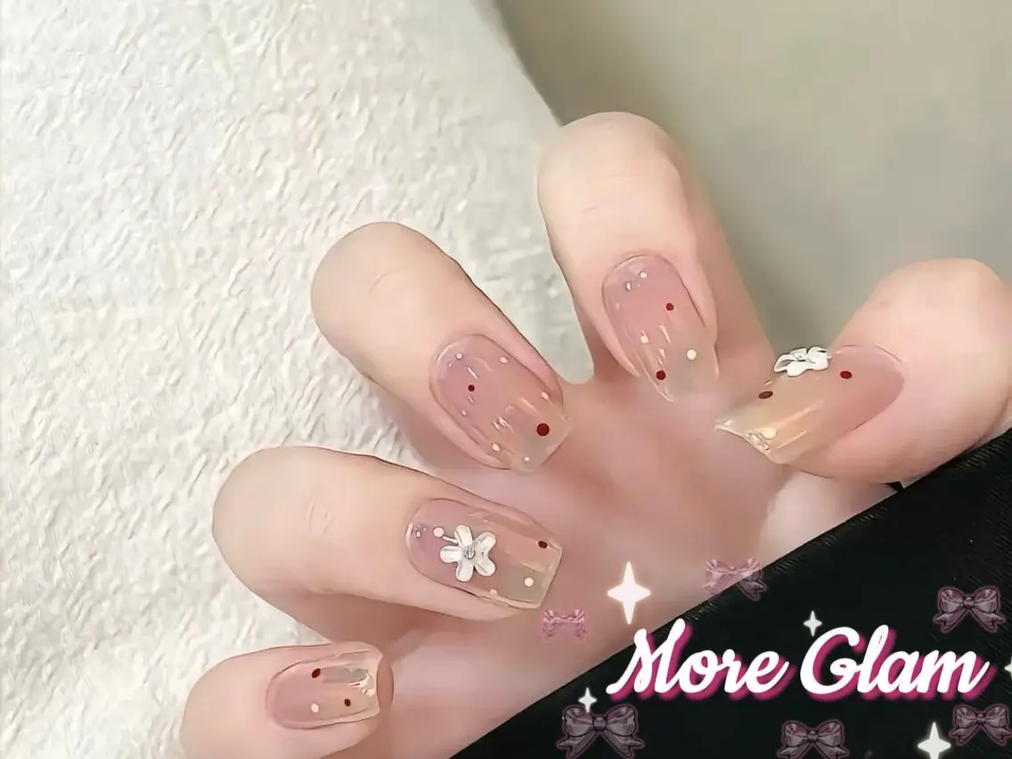 ネイル アートネイル オーロラネイル クリアネイル 長さ出し フレンチネイル 坂下 ゆいのネイルデザイン