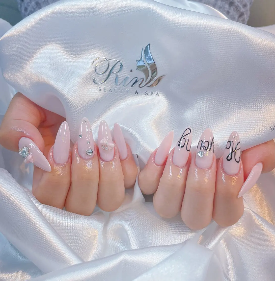 ネイル チークネイル フレンチネイル ガラスフレンチ グラデーション キラキラネイル ハンドネイル Rin Nail 新大久保店のネイルデザイン