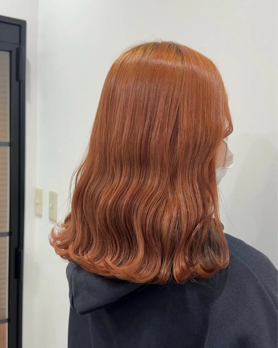 セミロング カラー ベージュカラー ブリーチ ダブルカラー ブリーチなしカラー オレンジ カット ヘアカラー トリートメント ニシザカ マナのヘアスタイル