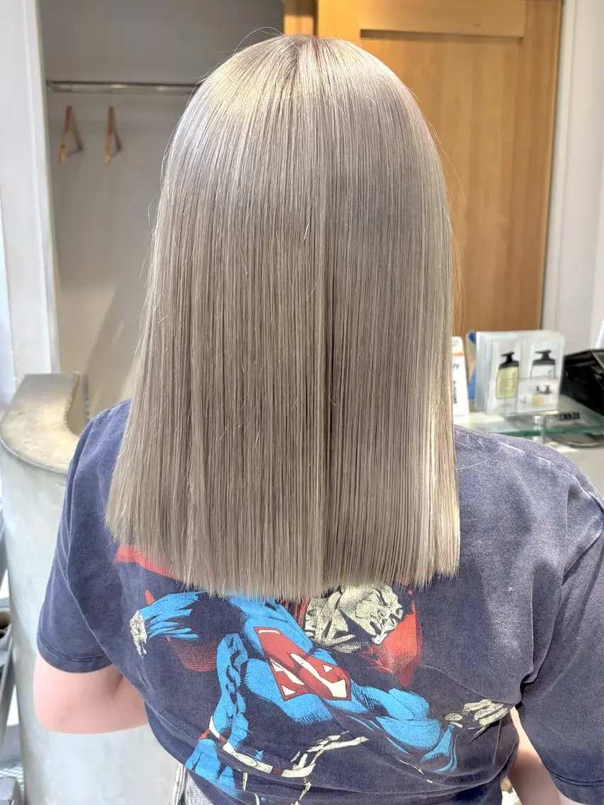 ミディアム カラー ブリーチ デザインカラー ダブルカラー グレージュ ハイトーンカラー 💎wakaba💎 モデル募集中のヘアスタイル