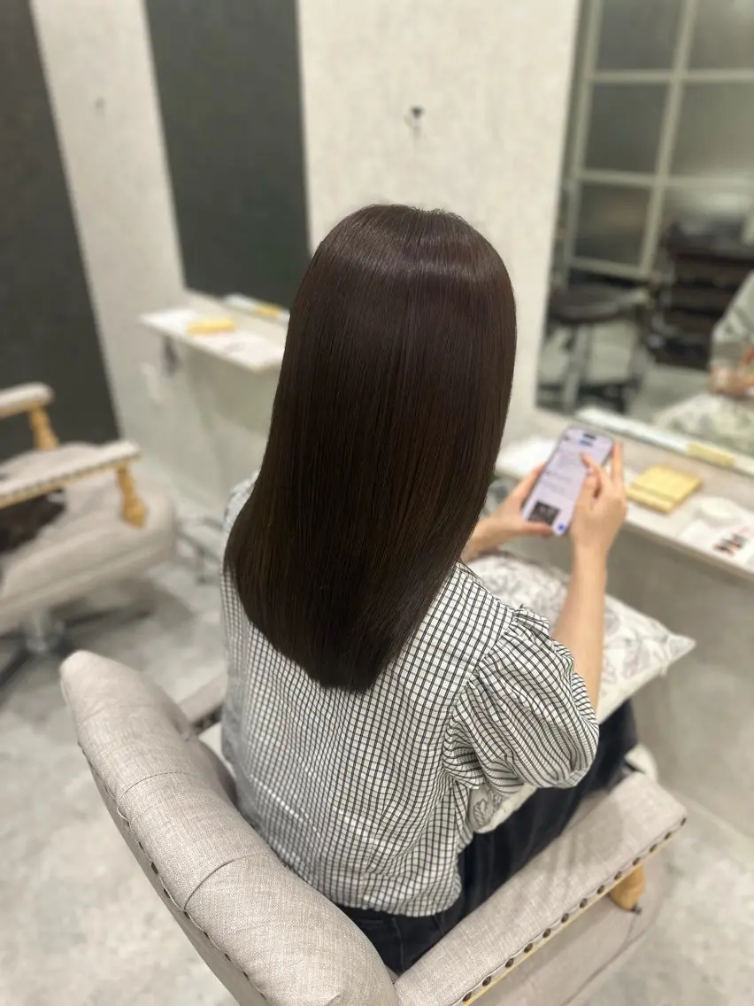 セミロング カラー ブラウンカラー チョコレートブラウン 粂田 美友のヘアスタイル