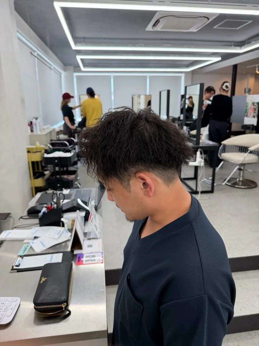 メンズ メンズパーマ メンズツイストパーマ ツイストパーマ カット パーマ 藤野 慶太のヘアスタイル