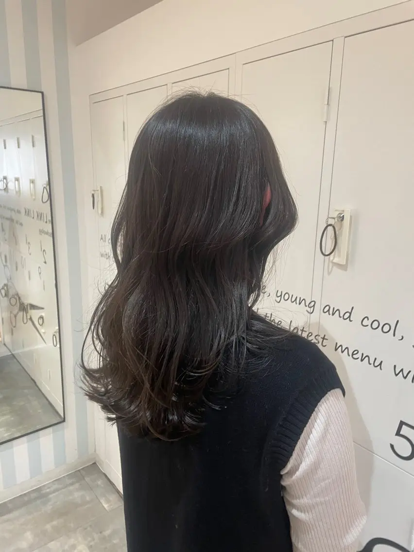 セミロング カラー アッシュ オリーブアッシュ カット ヘアカラー トリートメント ヤマナカ エリカのヘアスタイル