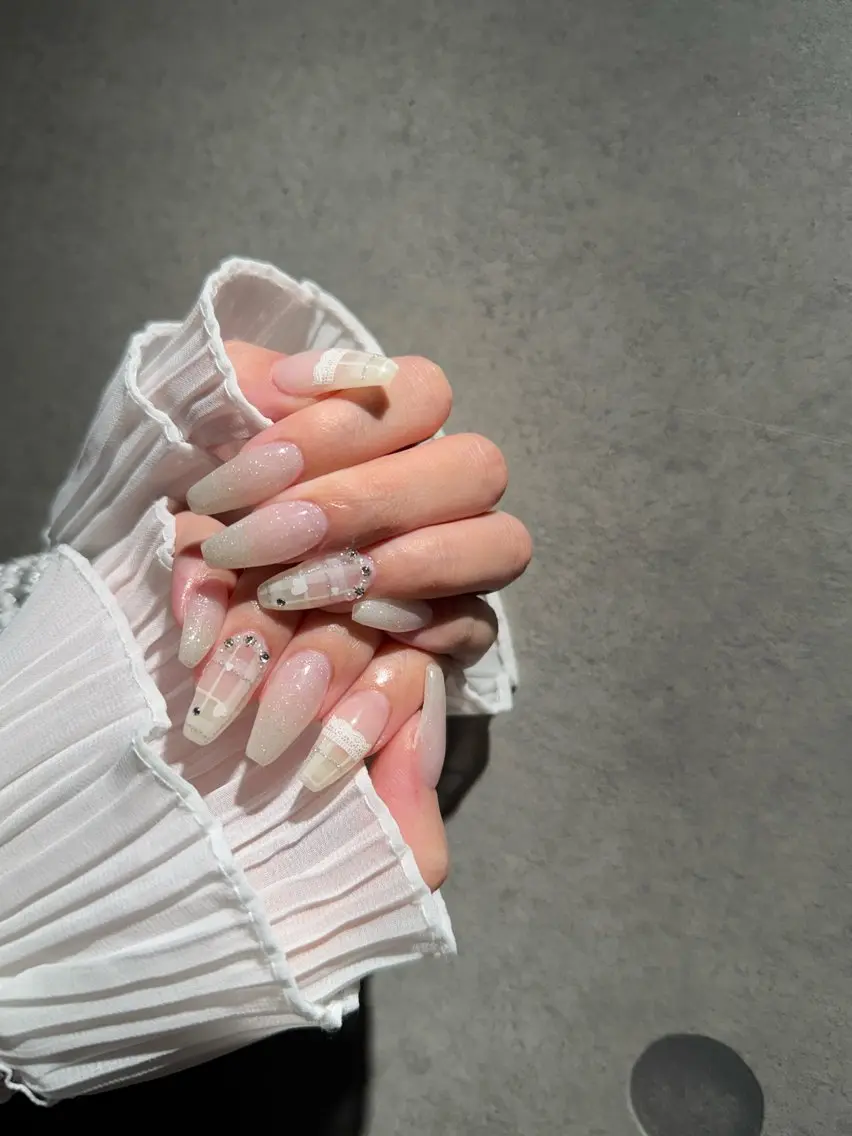 ネイル ハンドネイル I-nailロング /ワンホン/キラキラのネイルデザイン