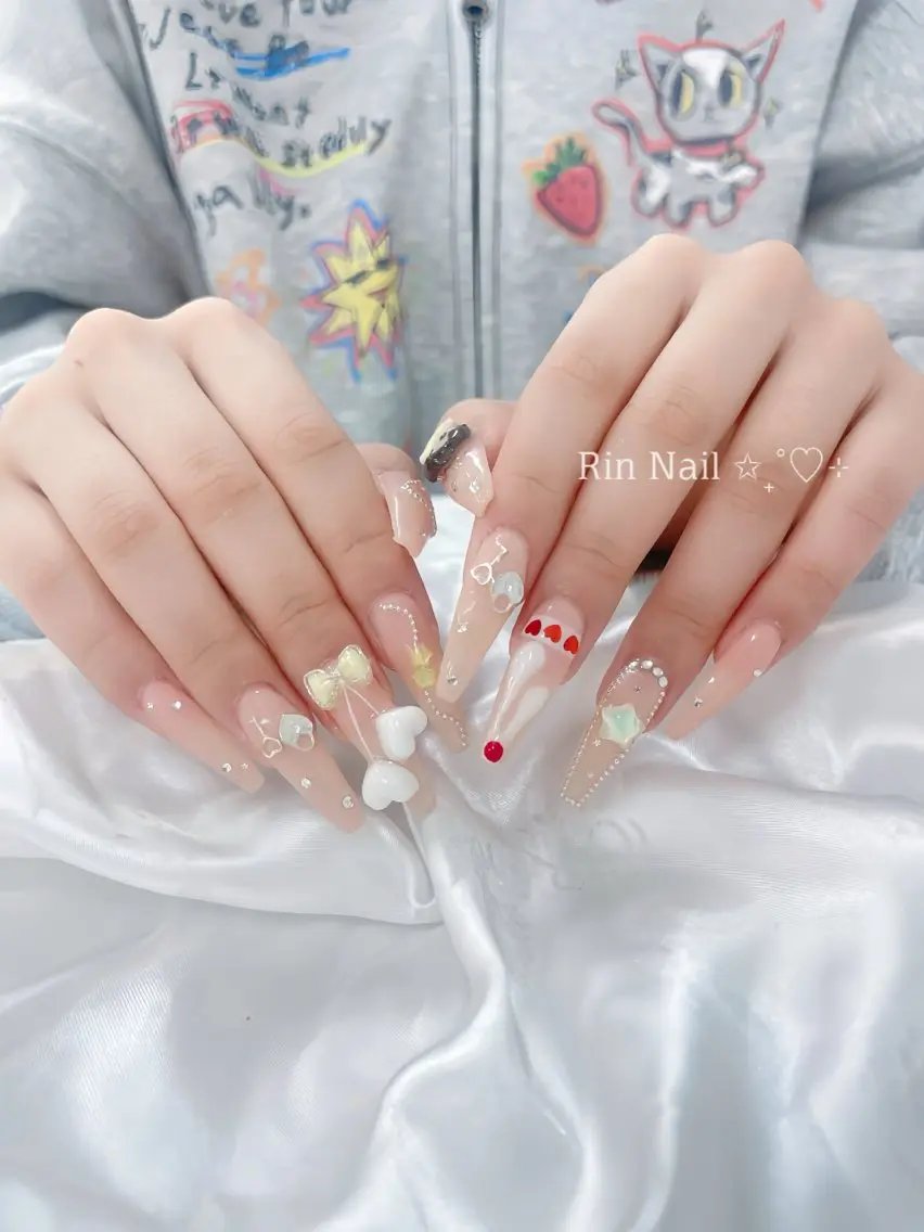 ネイル アートネイル チークネイル ジェルネイル ロングネイル マグネットネイル ハンドネイル Rin Nail 新大久保店のネイルデザイン