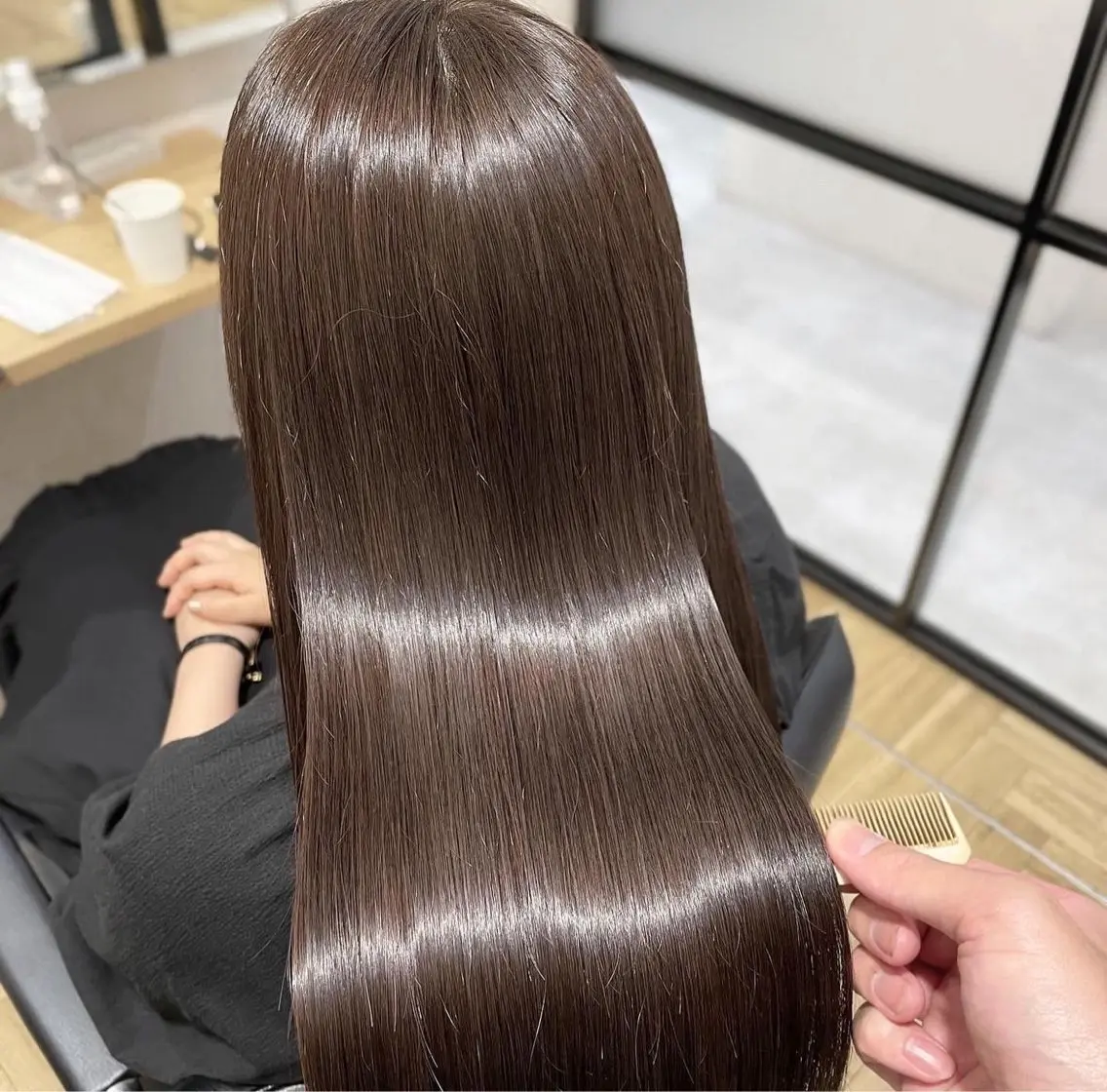 セミロング カット ヘアカラー 岸本 桂輝のヘアスタイル