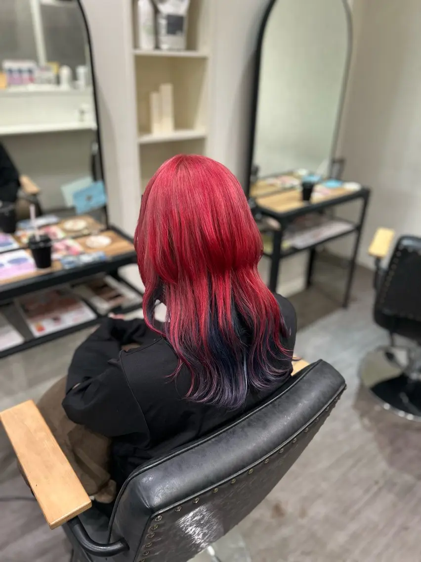 セミロング カラー ヘアアレンジ インナーカラー レッドカラー ヘアカラー トリートメント cocotte 💟草間紫音💟のヘアスタイル