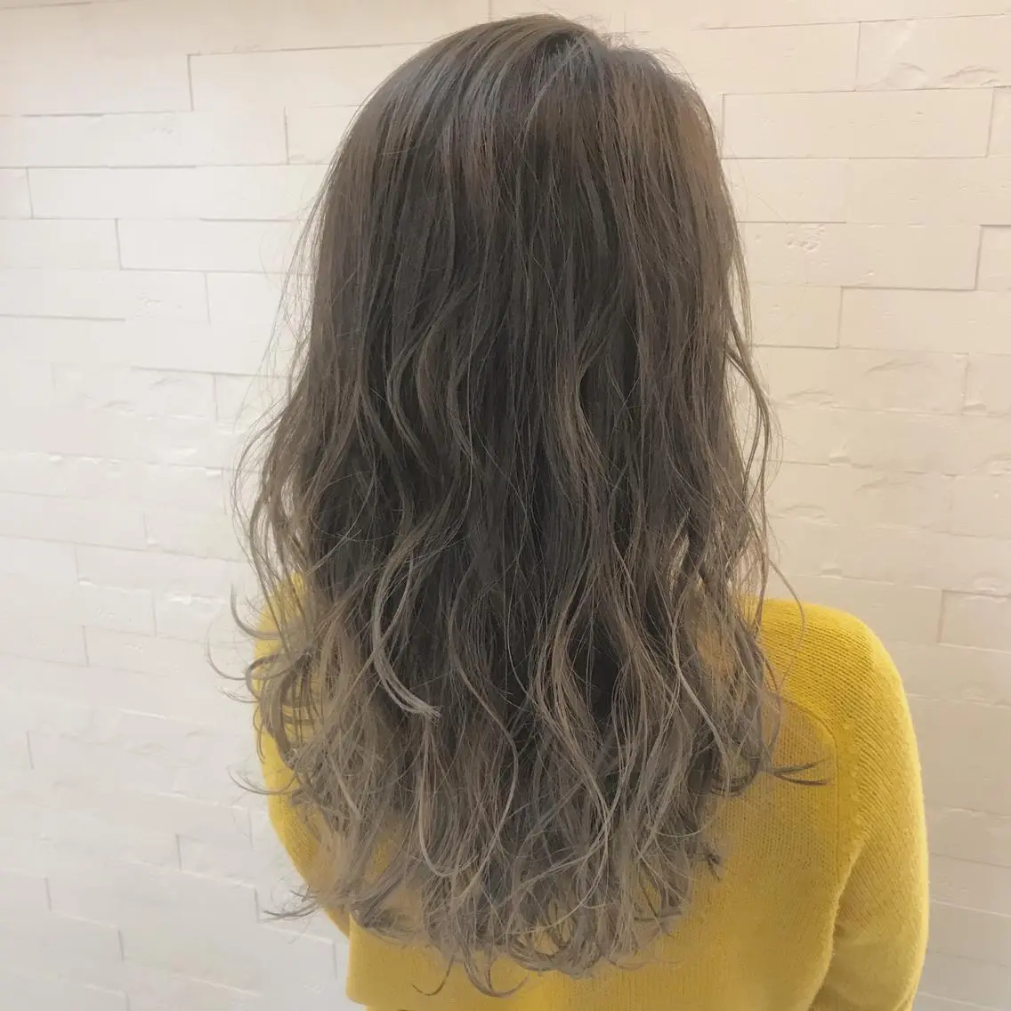 ロング カラー ブリーチ グラデーションカラー イルミナカラー ハイライト✖️ 暗髪🤎Nahoのヘアスタイル
