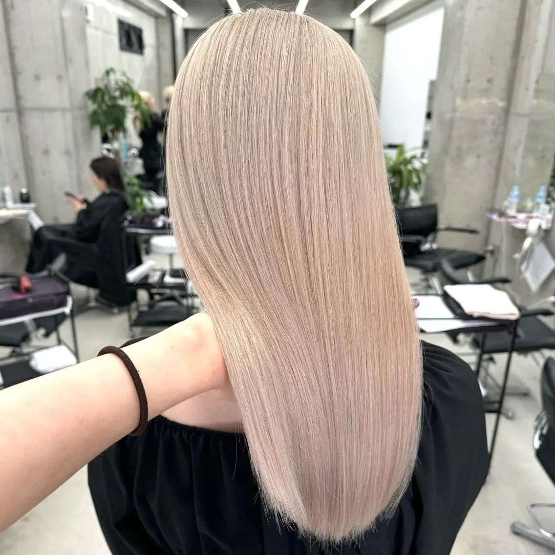 ロング カラー ダブルカラー 齋藤 梨乃のヘアスタイル