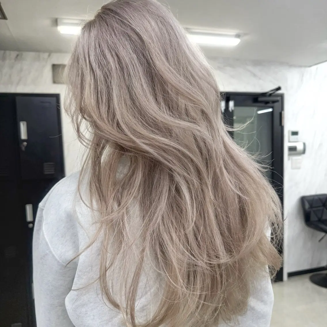 ロング カラー シールエクステ ハイトーンカラー エクステ ヘアカラー シールエクステ特化 ハイトーン、NANAのヘアスタイル