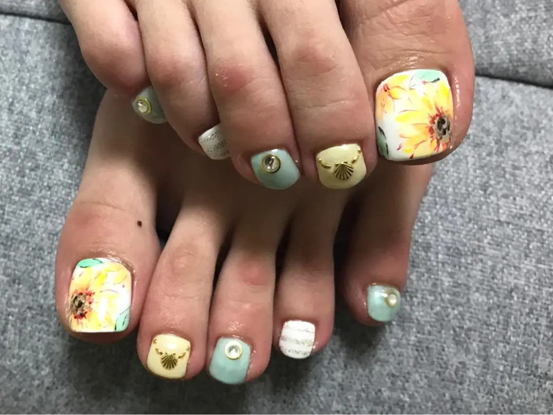 ネイル フットネイル 佐藤 ゆうのネイルデザイン