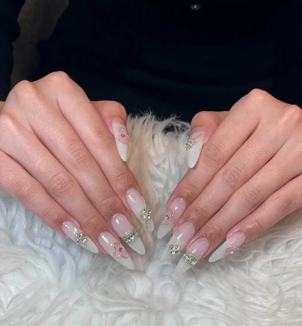 ネイル チークネイル ドット フレンチネイル グラデーション ハート Eli Muse 新宿ネイルのネイルデザイン