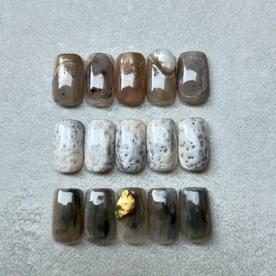 ネイル ブラウン カジュアル マグネットネイル ミラーネイル ニュアンスネイル ハンドネイル ハンドケア lylynail YUUKAのネイルデザイン