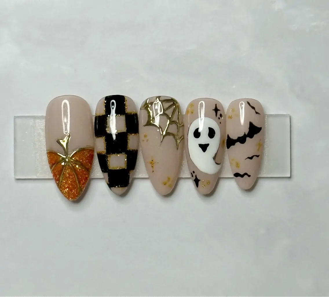 ネイル アートネイル ハロウィン ミラーネイル ニュアンスネイル Mai’s nailのネイルデザイン