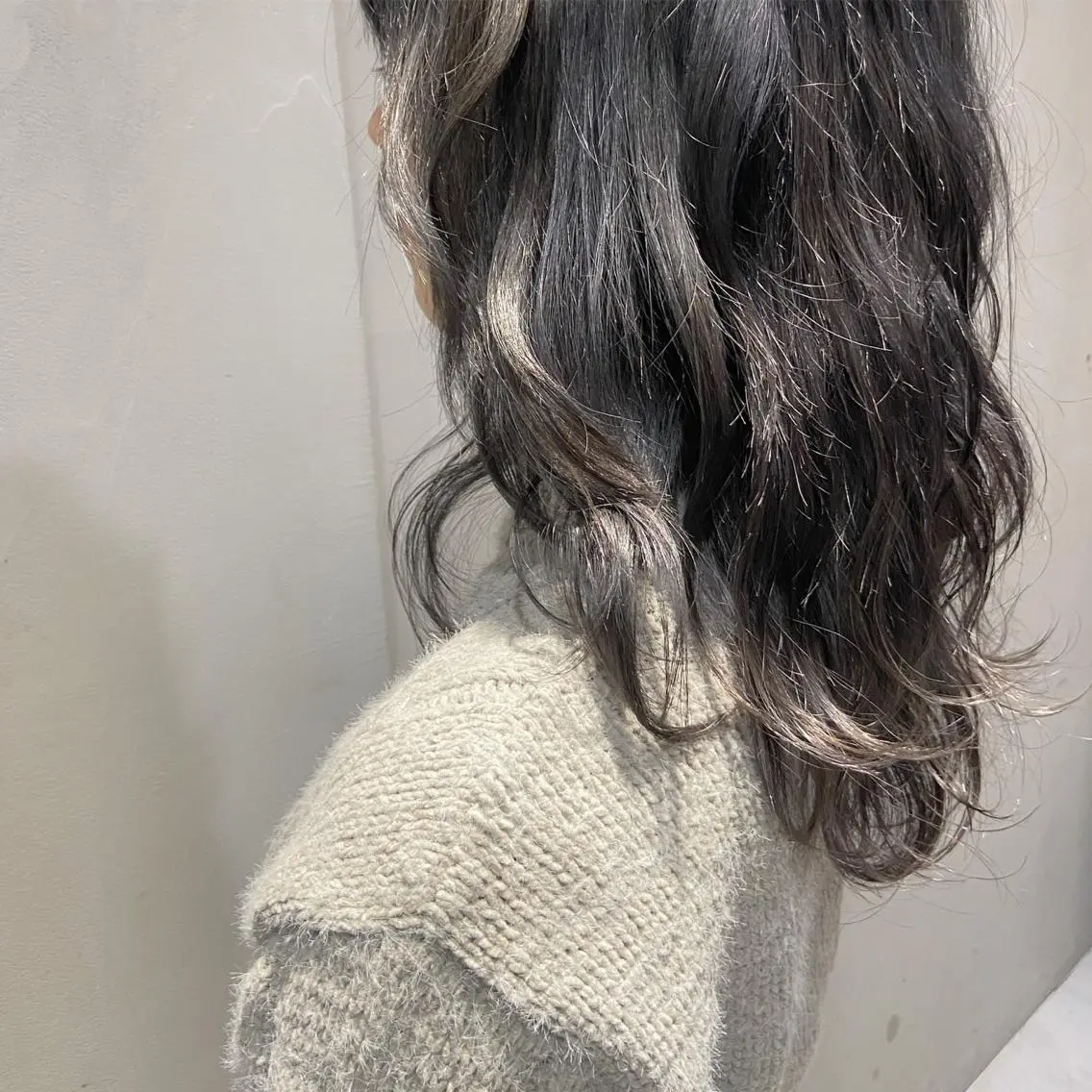 セミロング カラー アッシュ ブリーチ ケアブリーチ 透明感カラー ダブルカラー カジュアルを女っぽく 𝗮𝘆𝗮𝗰𝗼のヘアスタイル